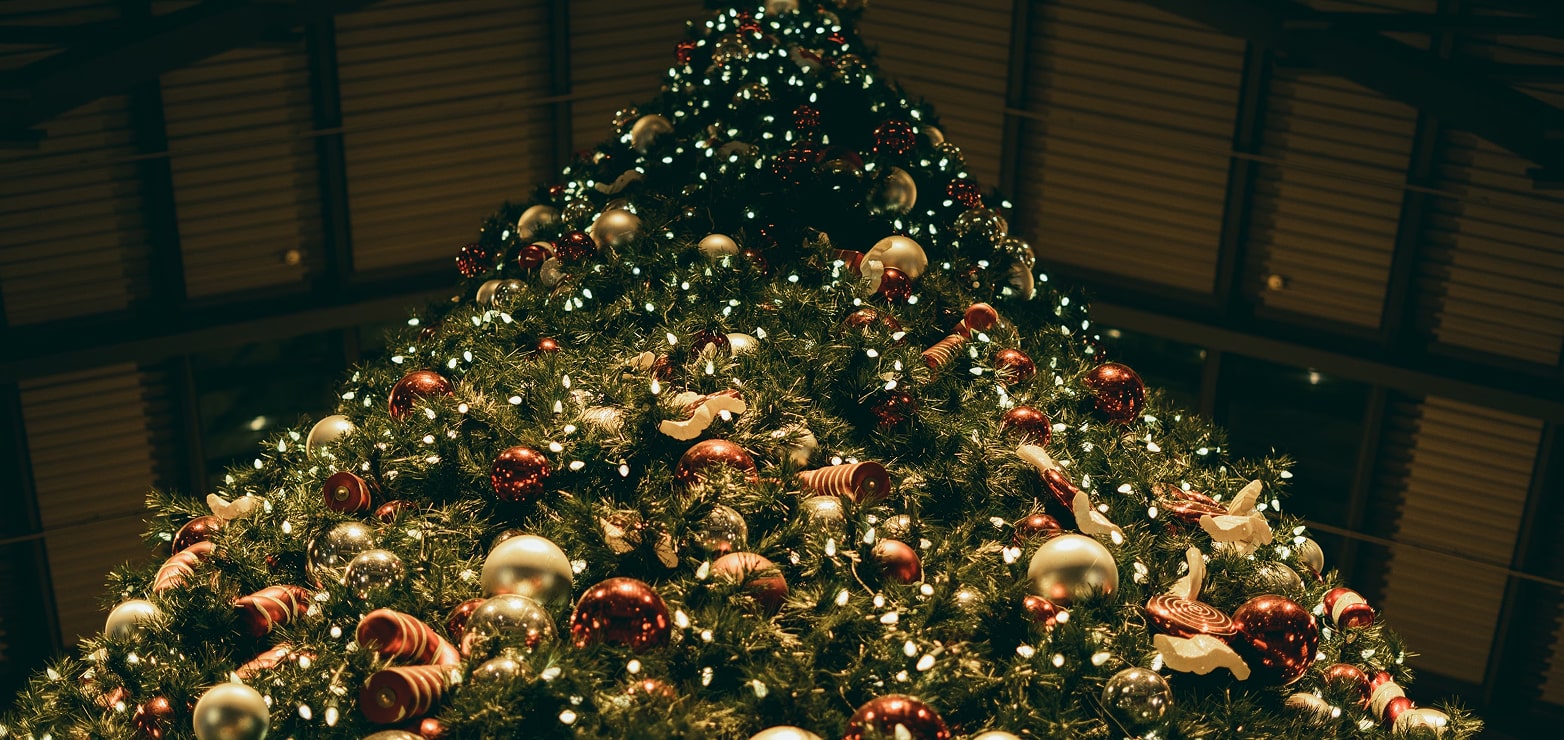 High-waisted teal leggings styling flatlay with accessories 2026 trend